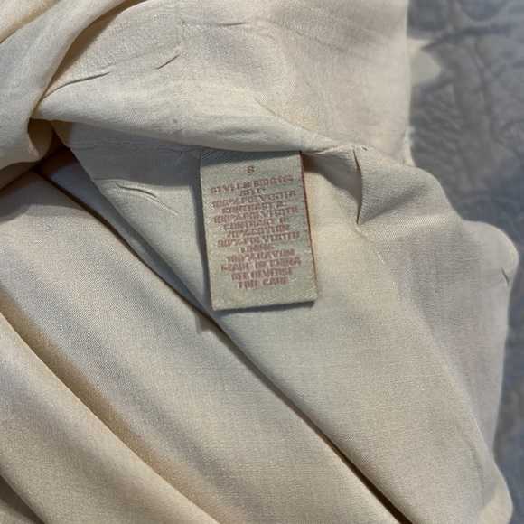 Cream Colored Flower Front Dress - Picture 10 of 12